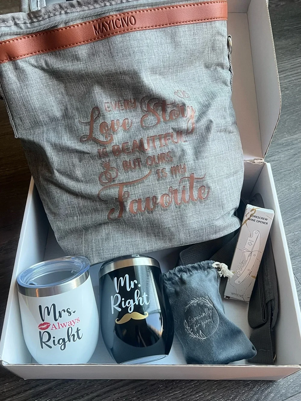 Newlywed travel wine set